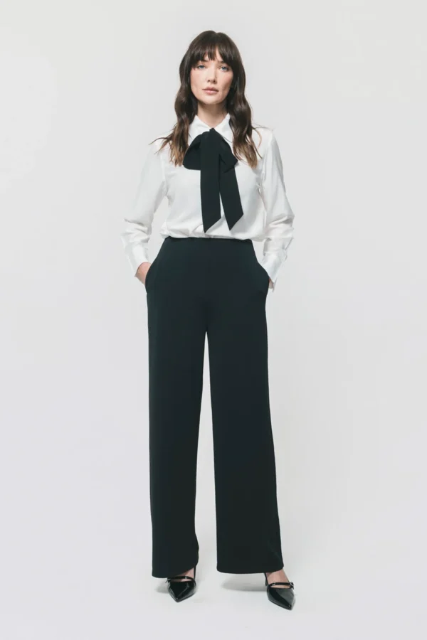 Παντελόνι με φαρδύ μπατζάκι και πιέτες