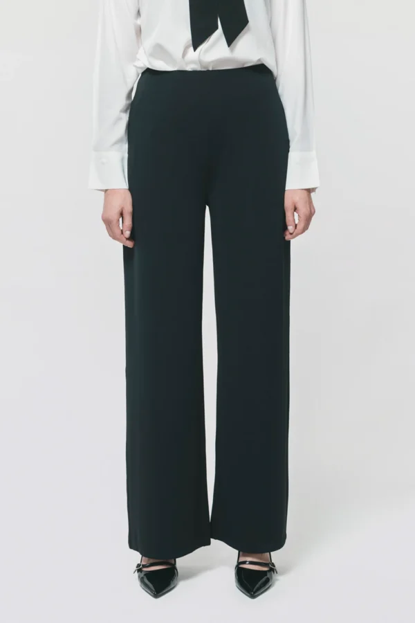 Παντελόνι με φαρδύ μπατζάκι και πιέτες