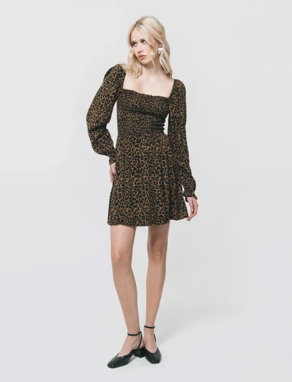 Κοντό φόρεμα με μακριά μανίκια