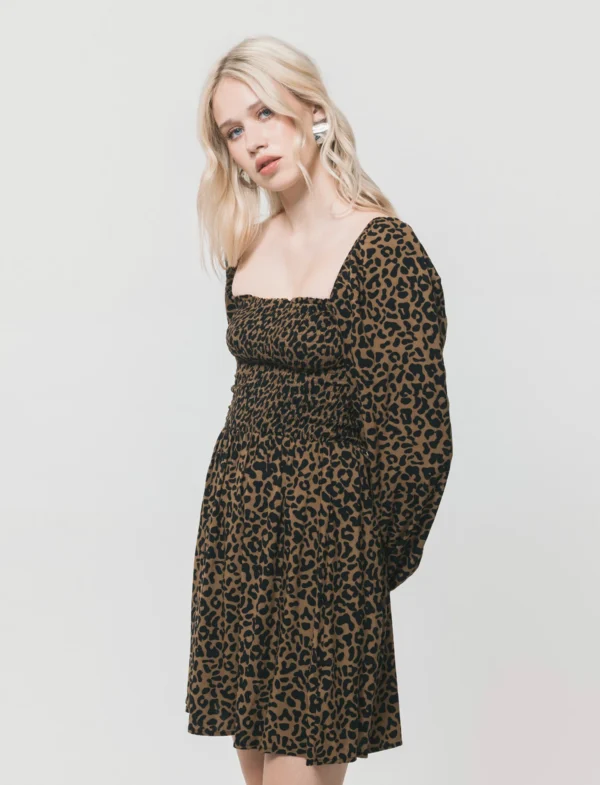 Κοντό φόρεμα με μακριά μανίκια