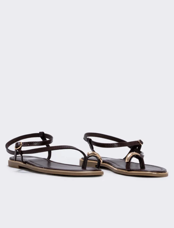 Σανδάλι με διακοσμητικό δαχτυλίδι