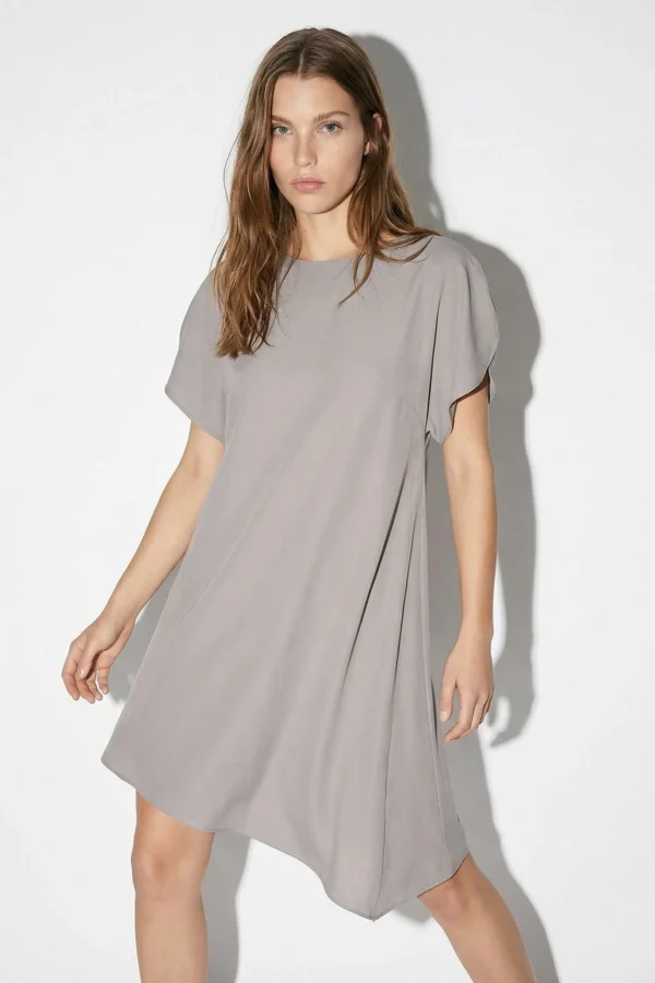 Κοντό φόρεμα