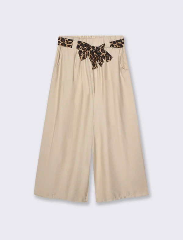 Φαρδύ παντελόνι με λάστιχο και ζώνη