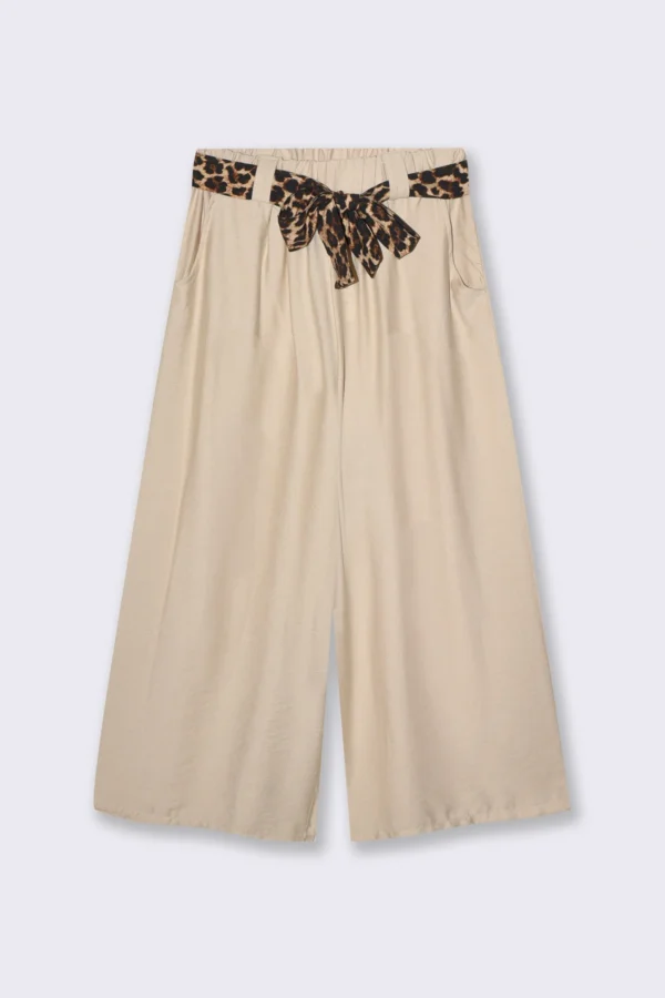 Φαρδύ παντελόνι με λάστιχο και ζώνη